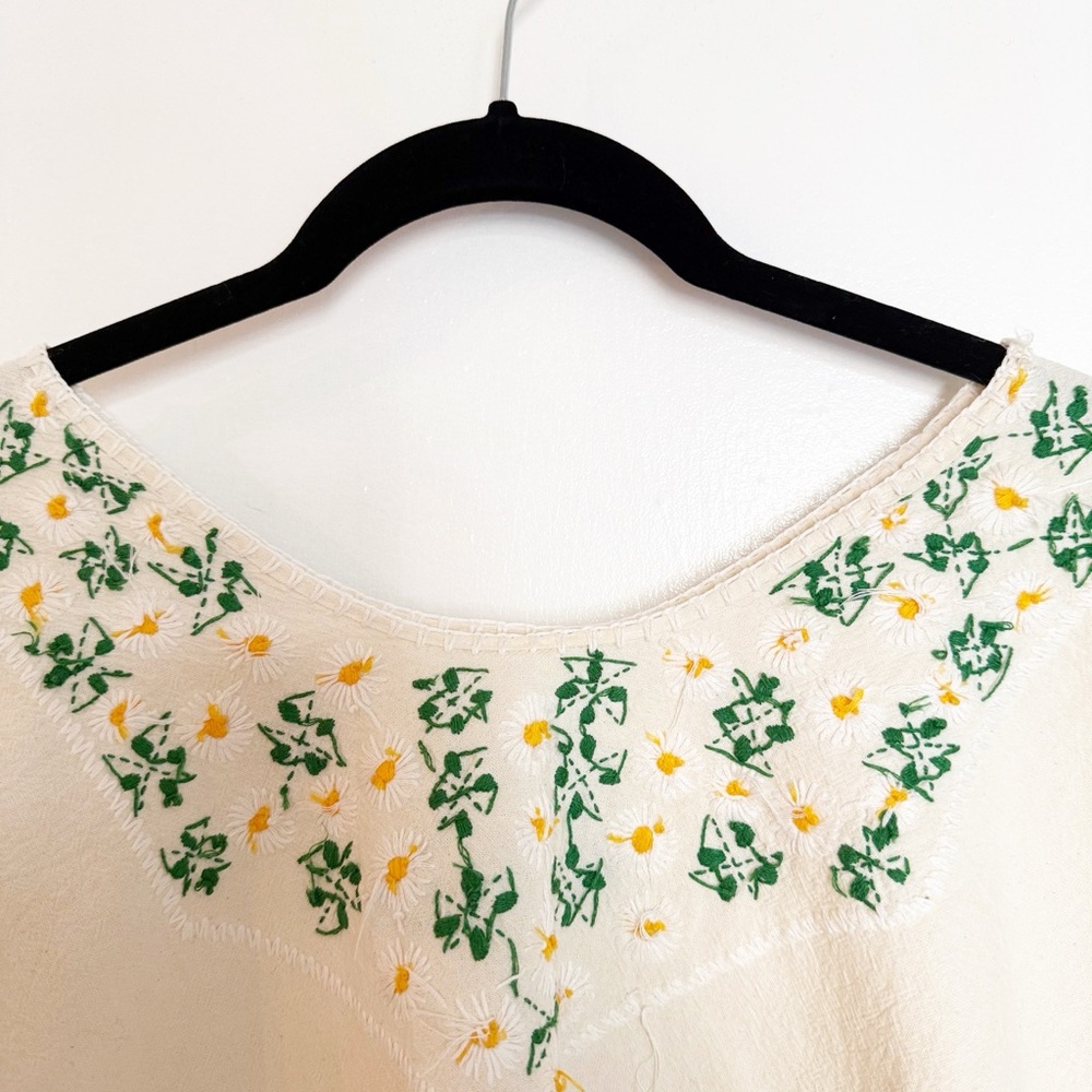 Mexican Floral Embroidered Cream Top - Picture 2 of 3